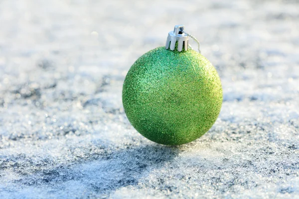 Weihnachten Hintergrund mit Ornamenten Kugeln — Stockfoto