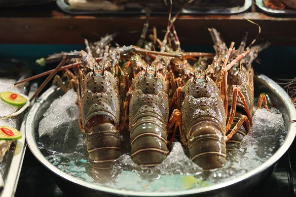 Traditional asian fish market — Stock Photo, Image