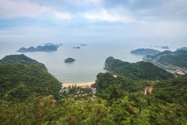 Zeegezicht van halong baai, vietnam — Stockfoto