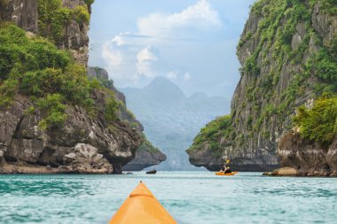 Renkli kayık gezisi
