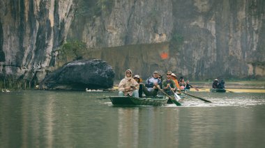 Nihn Bihn, Vietnam mağaralar ile yelken