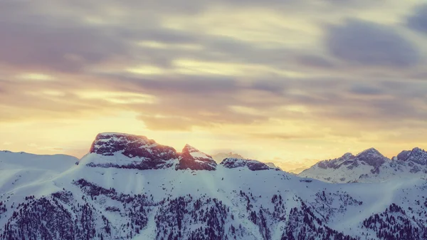 高雪山的冬景 — 图库照片