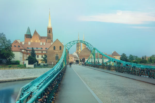 Wroclaw Tumski sziget híd, élénk naplemente — Stock Fotó