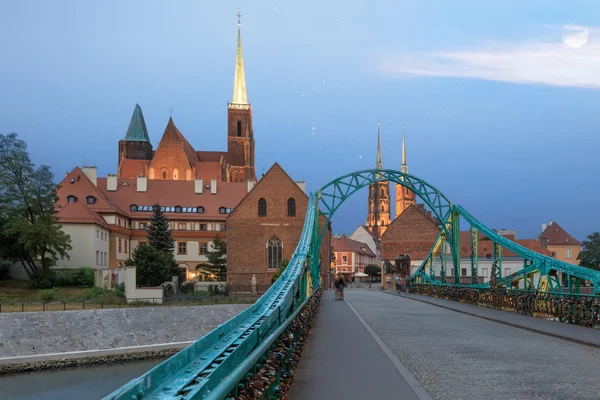 Wroclaw Tumski sziget híd, élénk naplemente — Stock Fotó