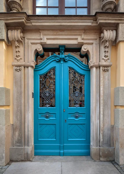 Traditional european facade with entance door — Stock Photo, Image