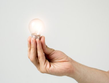 genç güzel sakallı adam fikir kavramı, bir fikir veya çözüm geliyor mutlu genç öğrenci. beyaz izole