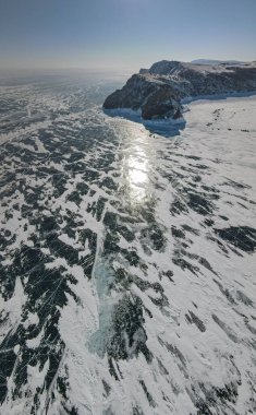 Havadan çekilen hava fotoğrafçılığı. Kış. Baykal Gölü. Olkhon Adası. Khoboy Burnu. Irkutsk 'ta. Baykal..