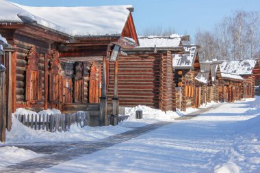 Basit bir ahşap çiftlik evi, ilkel yapı sadece 1800 'lerdeki kırsal yaşamın bazı yönlerini ortaya çıkarabilir. Binalar hala işlerin nasıl yürüdüğünü hatırlatan güçlü bir sadelik.
