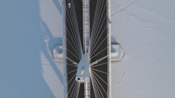 Vue aérienne du Diamètre Ouest à Grande Vitesse en hiver, rivière gelée Neva en hiver. — Video