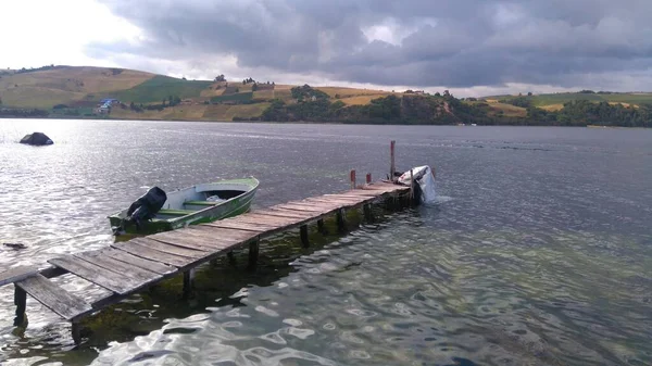 Ein Hafen Inmitten Eines Riesigen Sees Boyaca Kolumbien — Stockfoto