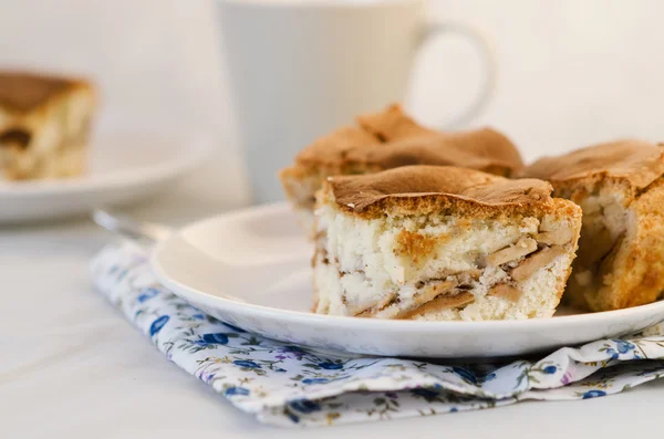 Tarta de manzana en el plato — Foto de Stock