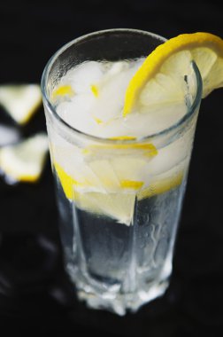 Buzlu soğuk limonata.