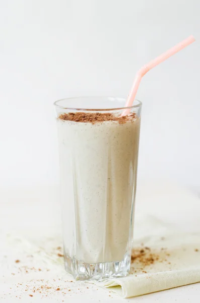 milkshake cam fincan çikolatalı tepesi ile