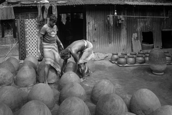 Potter Avluda Çalışıyor Resmi Şubat 2021 Nimtoli Shekhornagar Bangladeş Ten — Stok fotoğraf