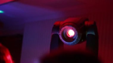 Party dj ışıklar, insanlar dans geceleri