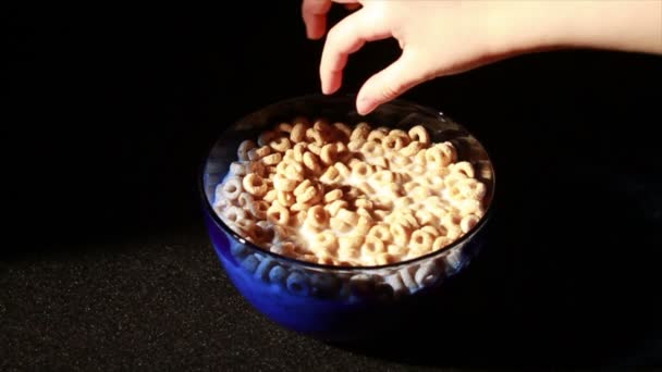 Céréales dans un bol .