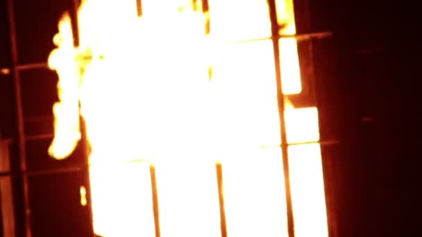 火在酒吧后面 — 图库视频影像