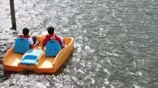 People On Paddle Boat — Stock Video