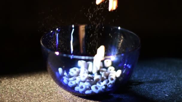 Céréales dans un bol .