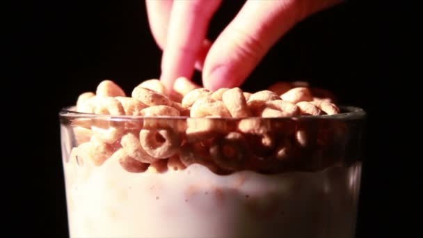 Mangiare cereali — Video Stock