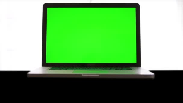 Tela verde laptop — Vídeo de Stock