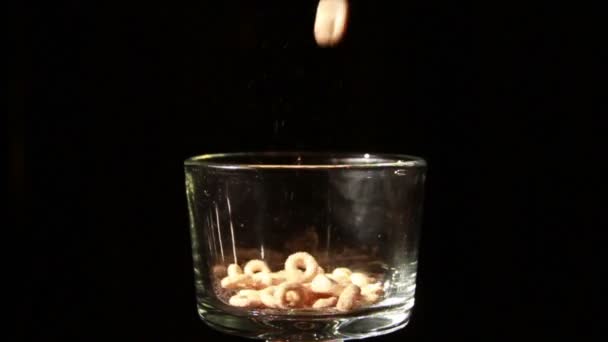 Céréales dans un bol .