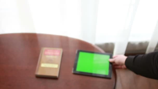 Kitap veya tablet? — Stok video