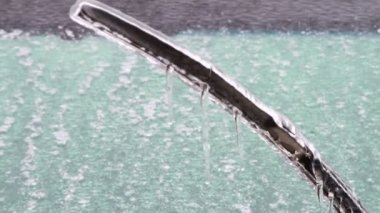 Buz saçağı erimesi