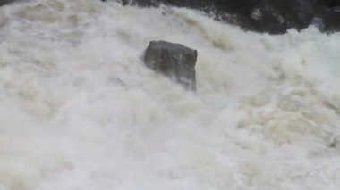 hızlı hareketli Nehri