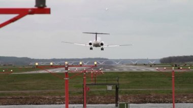 Jet uçak iniş ve alma kapalı