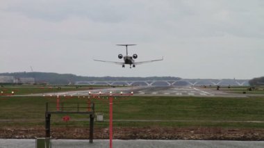 Jet uçak iniş ve alma kapalı