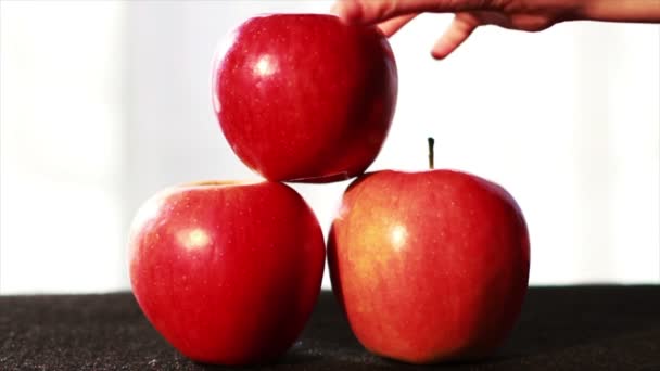 Appels wordt opgepikt — Stockvideo