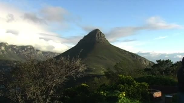 Berg und Sonnenuntergang in Kapstadt — Stockvideo