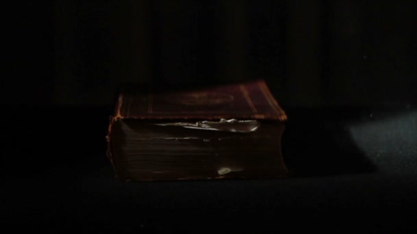 Ancien livre géant 