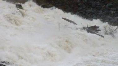 hızlı hareketli Nehri