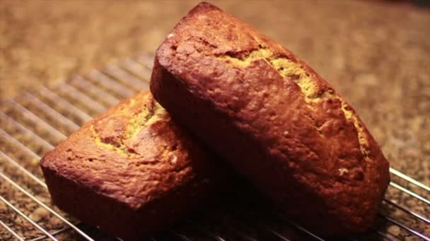 Pan de nuez de plátano — Vídeos de Stock