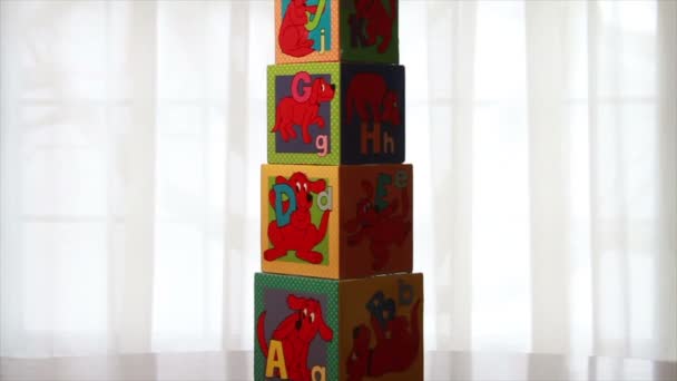 Тренировочный набор кубиков для детей — стоковое видео