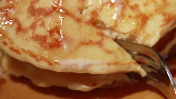 Pancakes with Butter and Syrup — Stockvideo