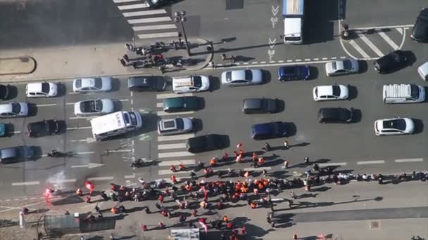 Protesta en la Torre Eiffel . — Vídeo de stock