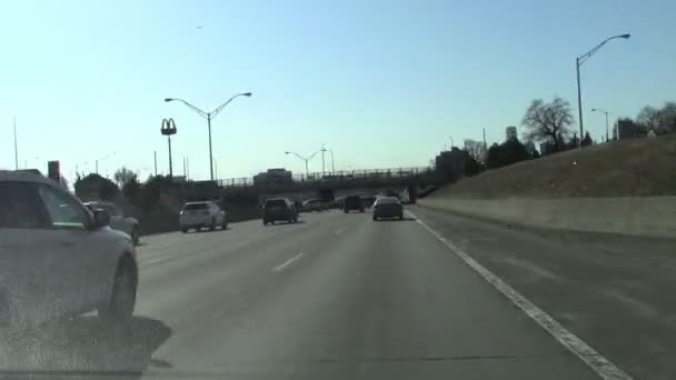 Проезд через Детройт Мичиган по шоссе — стоковое видео
