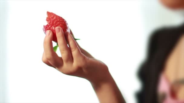 Female hand with strawberry — Stock Video