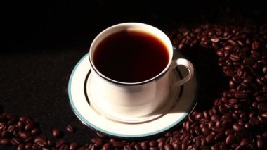 Kahve ve kahve çekirdeği.