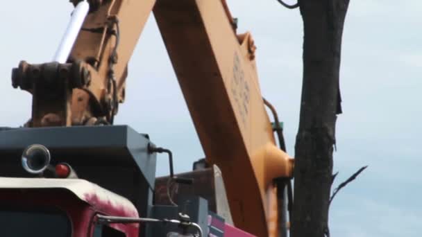 Grävmaskiner som arbetar på byggarbetsplatsen — Stockvideo