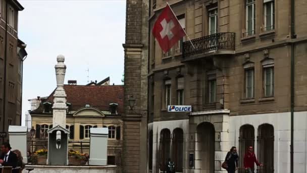 Menschen gehen in Genf auf die Straße Stock-Filmmaterial