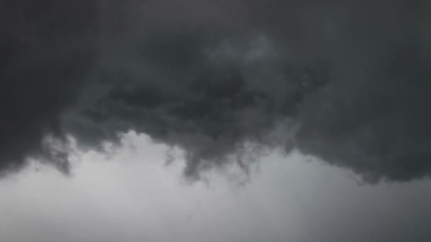 Graue Gewitterwolken — Stockvideo