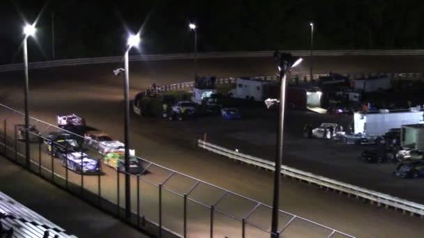 Carros de corrida dirigindo na pista — Vídeo de Stock