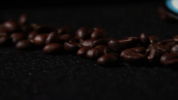 カップ&コーヒー豆 — ストック動画