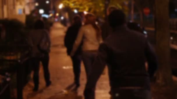 Homme sautant dans la rue Clip Vidéo