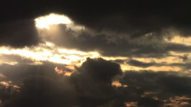 Zonsondergang met wolken — Stockvideo