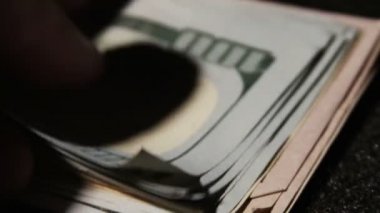 100 dolarlık banknotlar